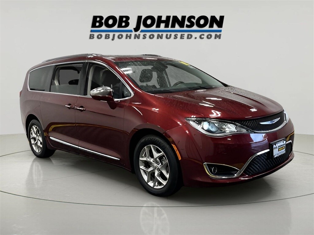 Used 2018 Chrysler Pacifica Limited Minivan/Van