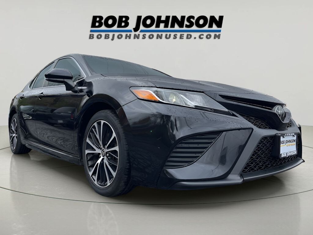 Used 2020 Toyota Camry SE Sedan