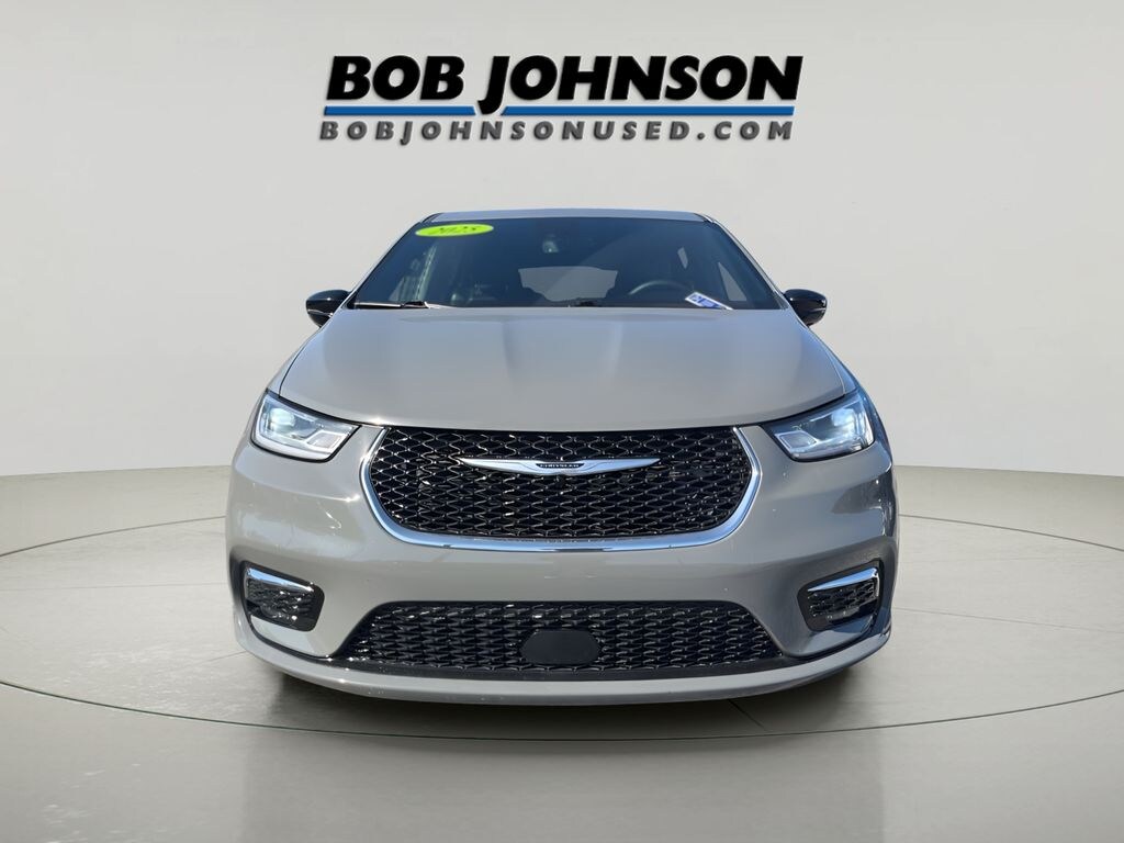 Used 2025 Chrysler Pacifica Select Minivan/Van