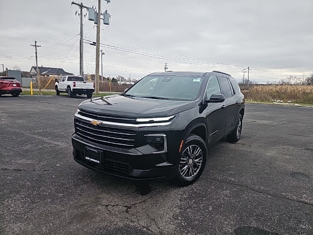Used 2025 Chevrolet Traverse LT SUV