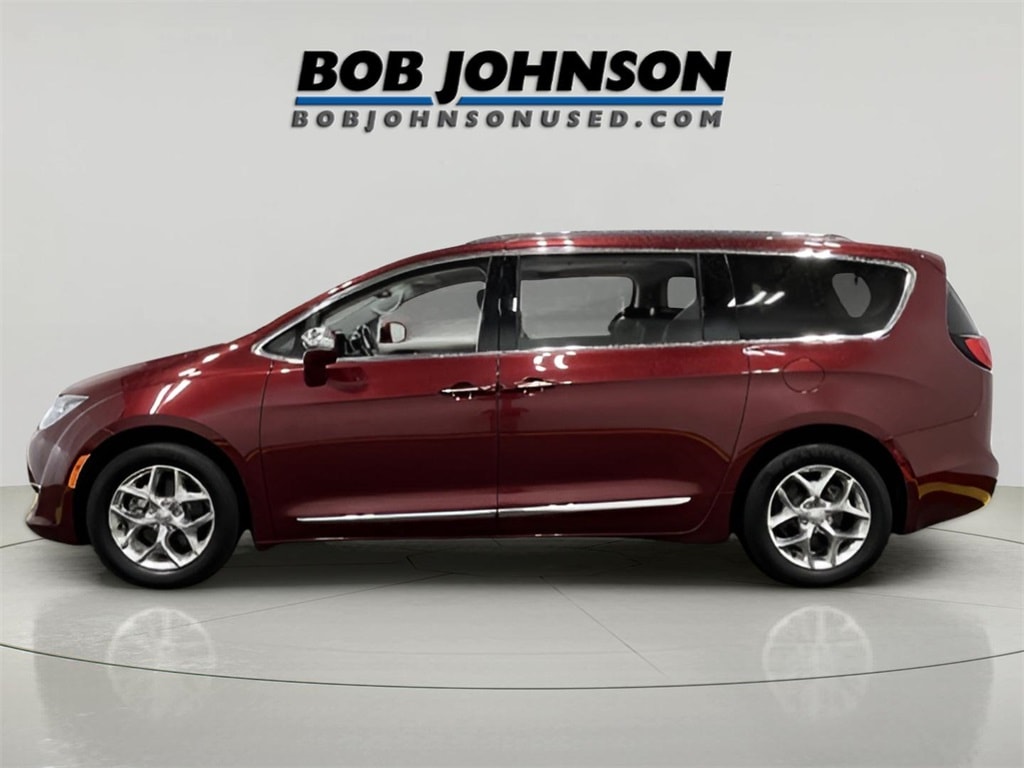 Used 2018 Chrysler Pacifica Limited Minivan/Van