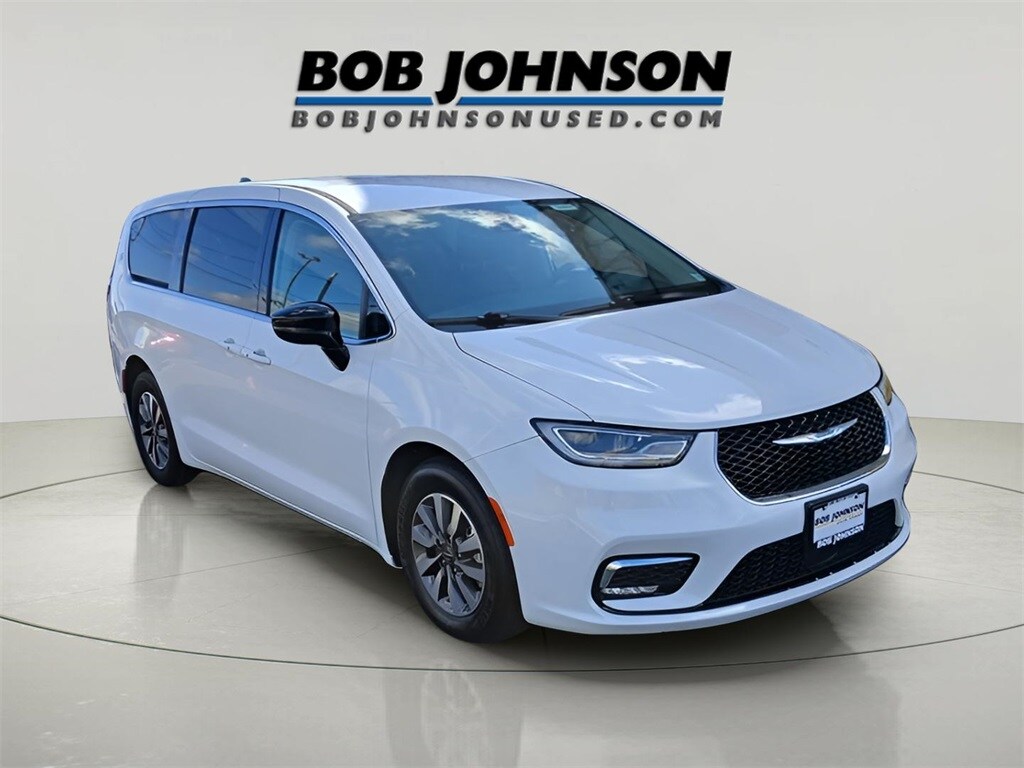 Used 2024 Chrysler Pacifica Hybrid Select Minivan/Van