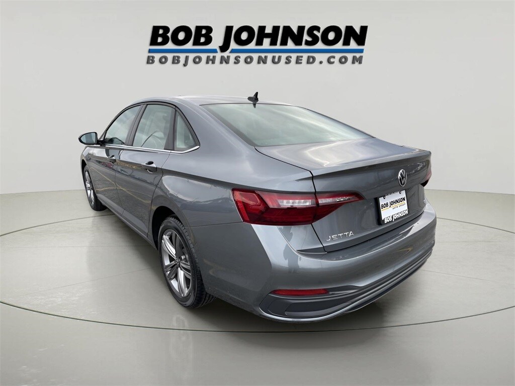 Certified 2022 Volkswagen Jetta 1.5T SE Sedan