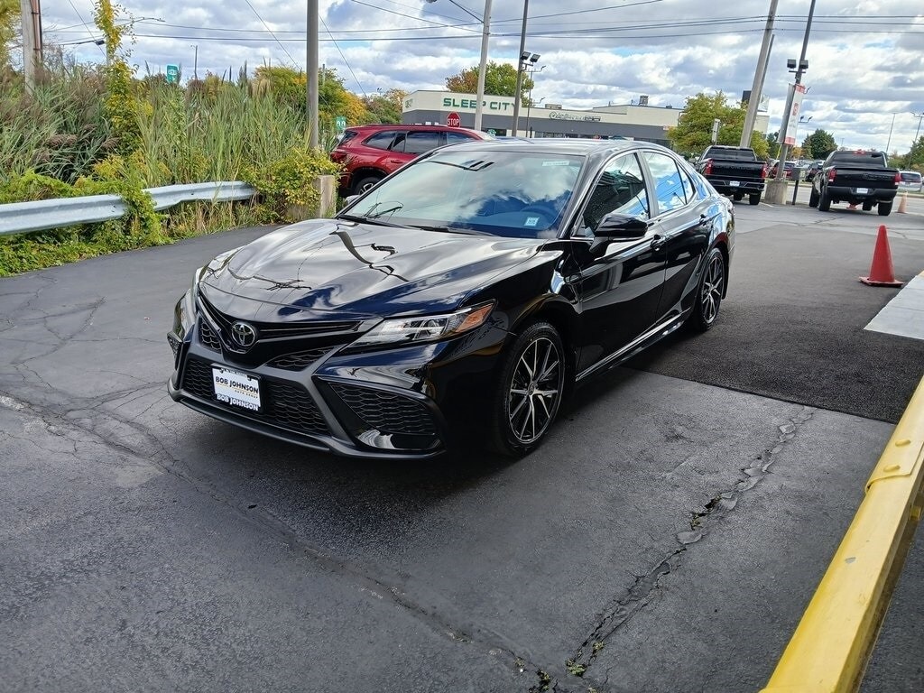 Used 2023 Toyota Camry SE Sedan