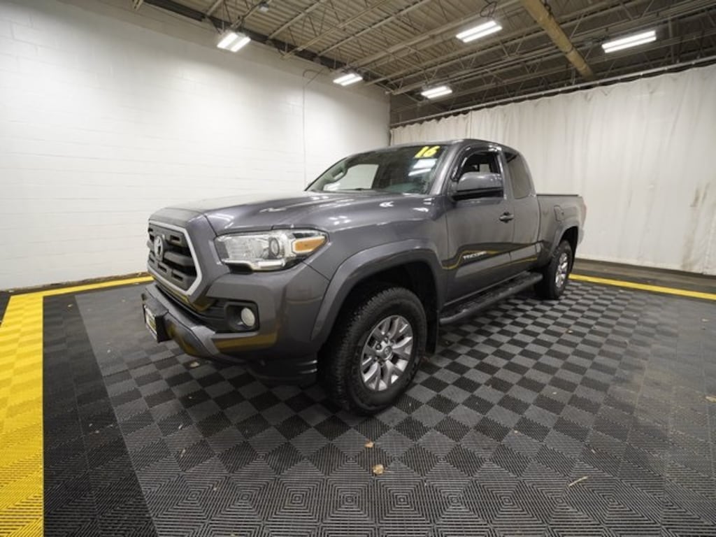 Used 2016 Toyota Tacoma SR Truck