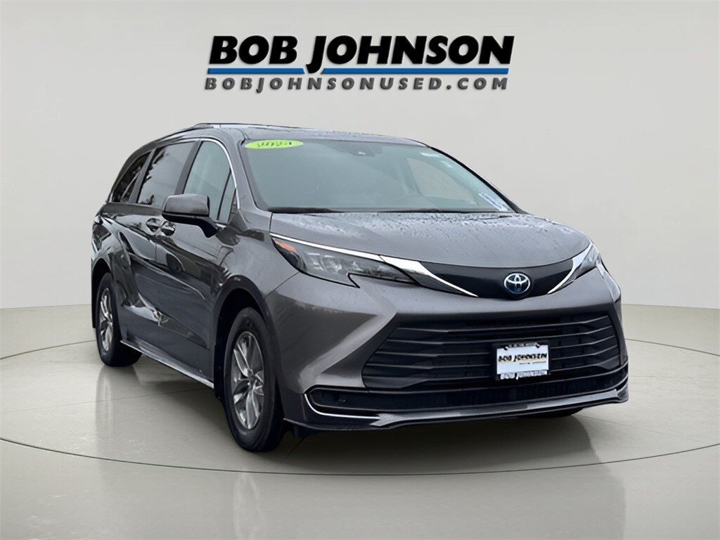 Used 2024 Toyota Sienna LE Minivan/Van