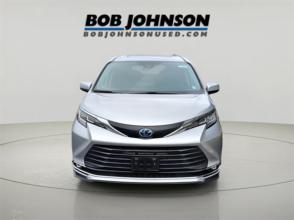 Used 2021 Toyota Sienna XLE Minivan/Van