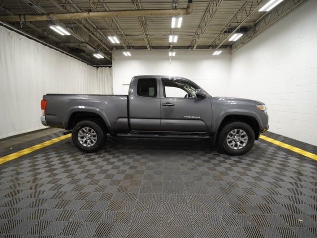 Used 2016 Toyota Tacoma SR Truck