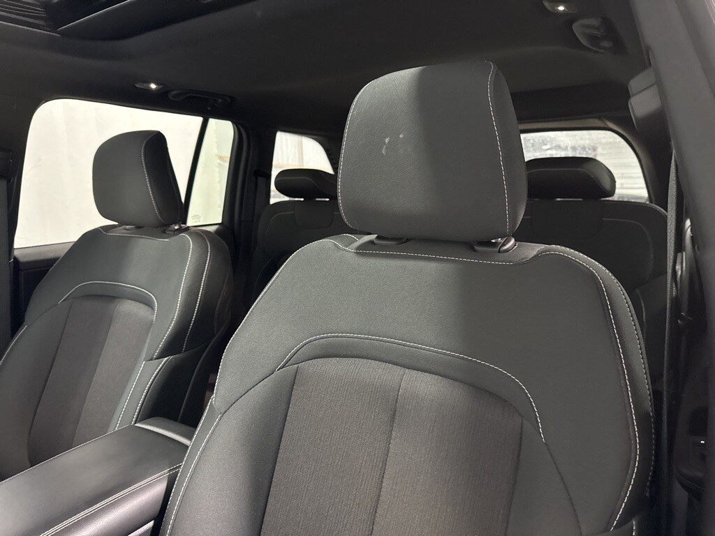 Used 2024 Jeep Grand Cherokee Laredo SUV