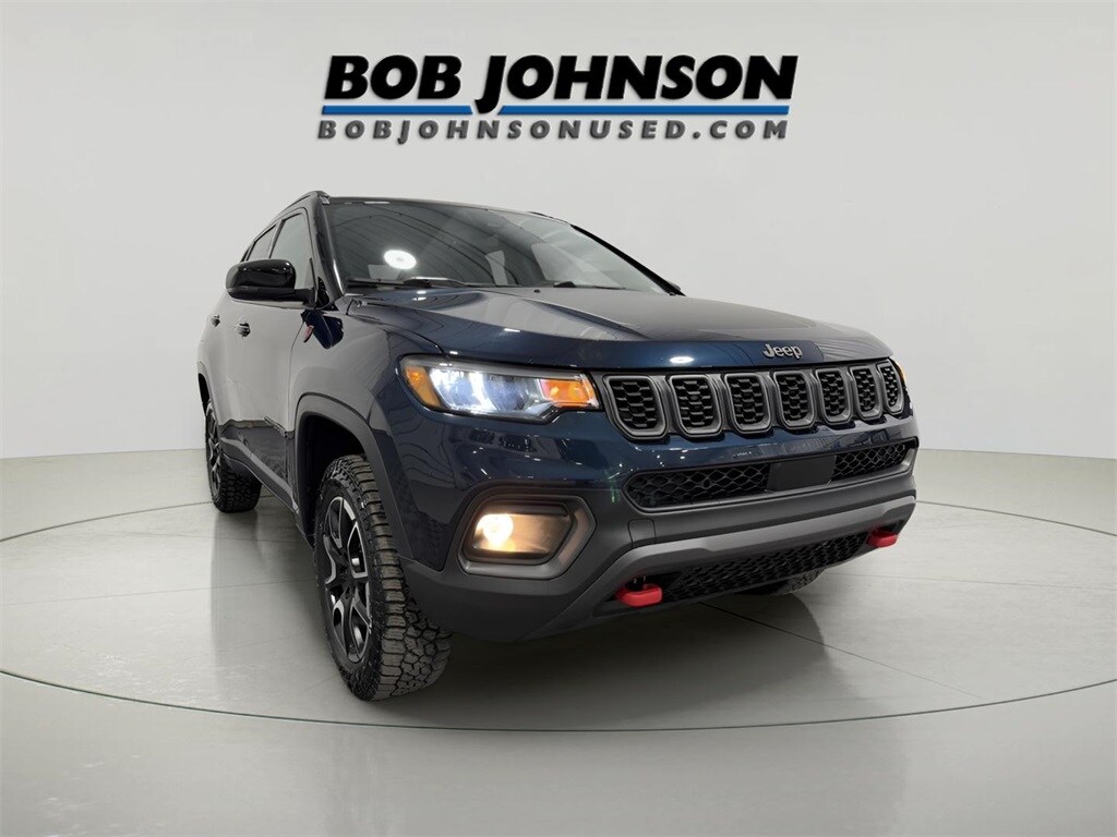 2024 Jeep Compass Trailhawk photo 2
