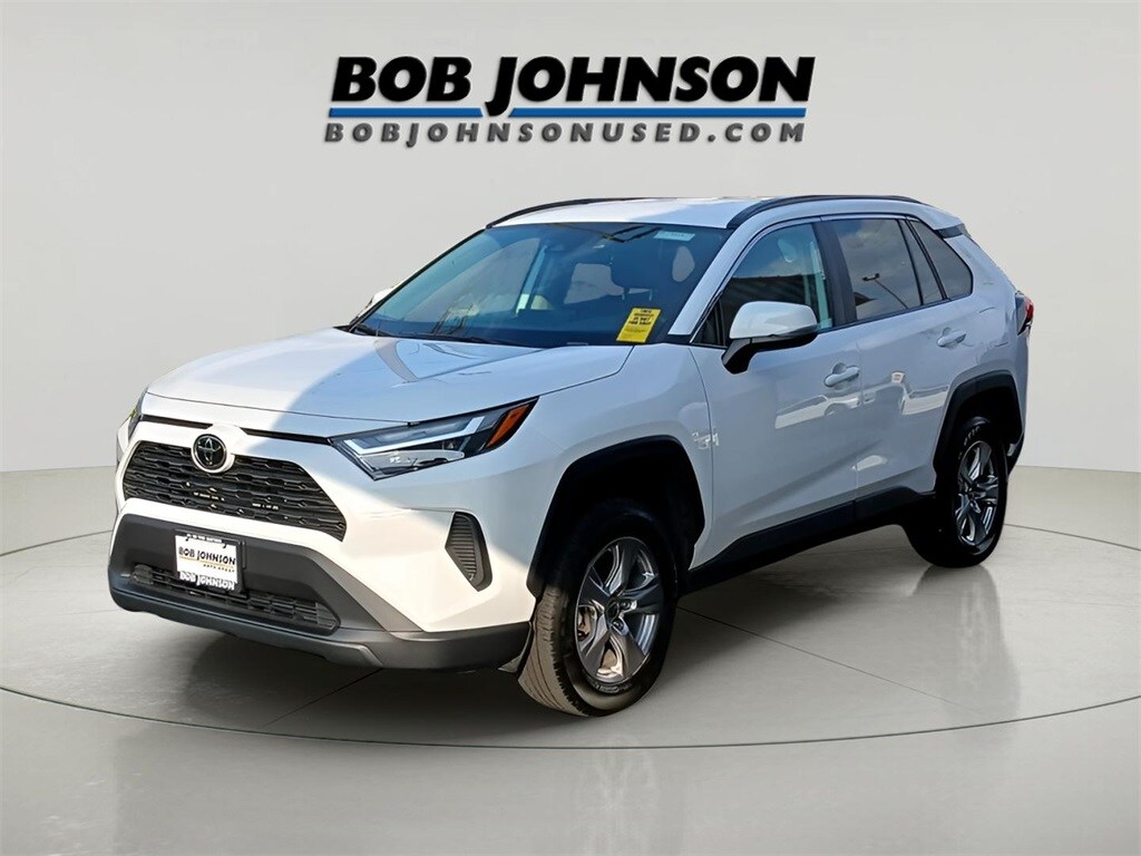 2024 Toyota RAV4 XLE photo 2
