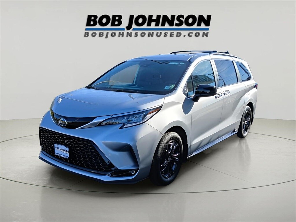 2024 Toyota Sienna XSE photo 3