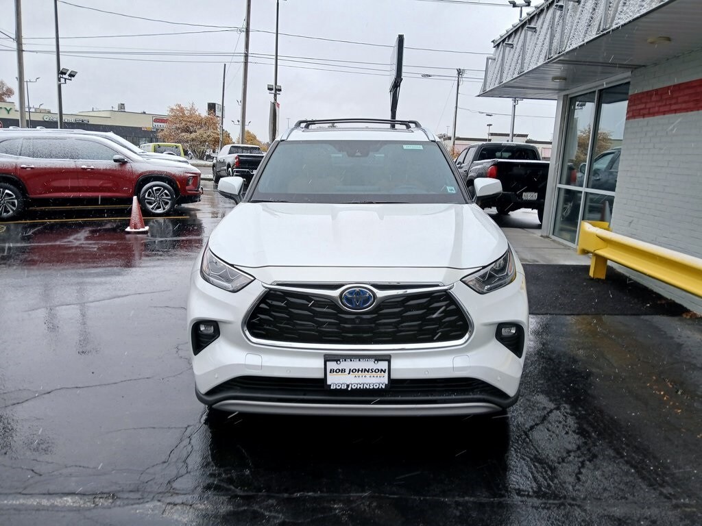 2022 Toyota Highlander Hybrid Platinum photo 2