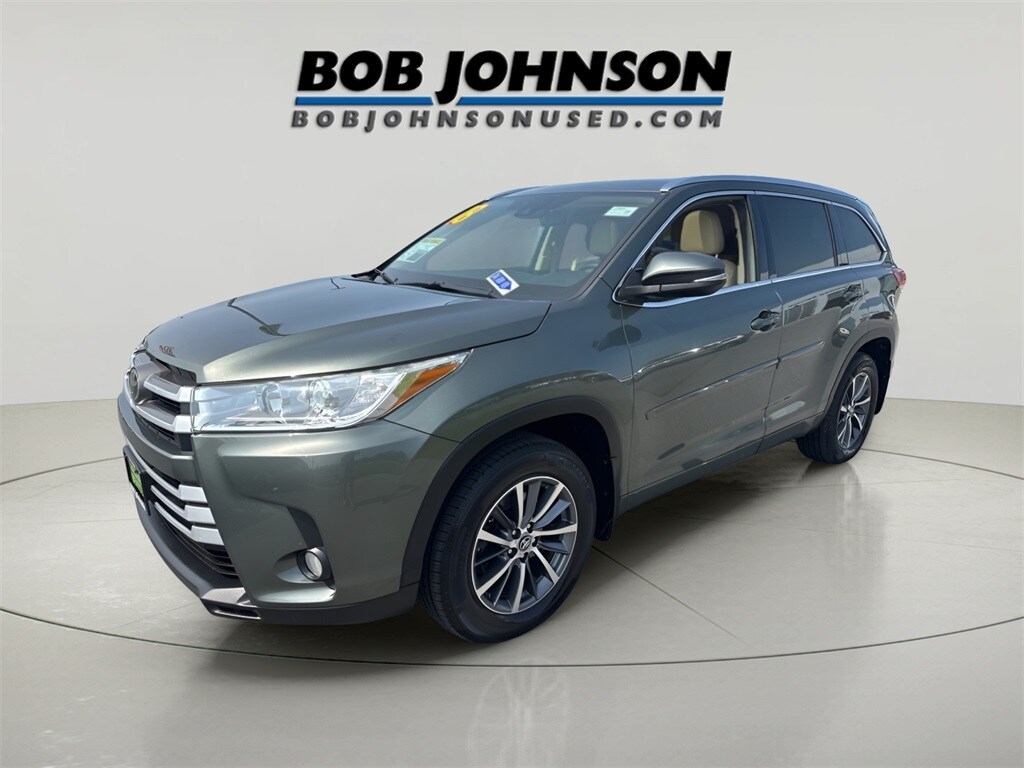 Used 2018 Toyota Highlander SE V6 SUV