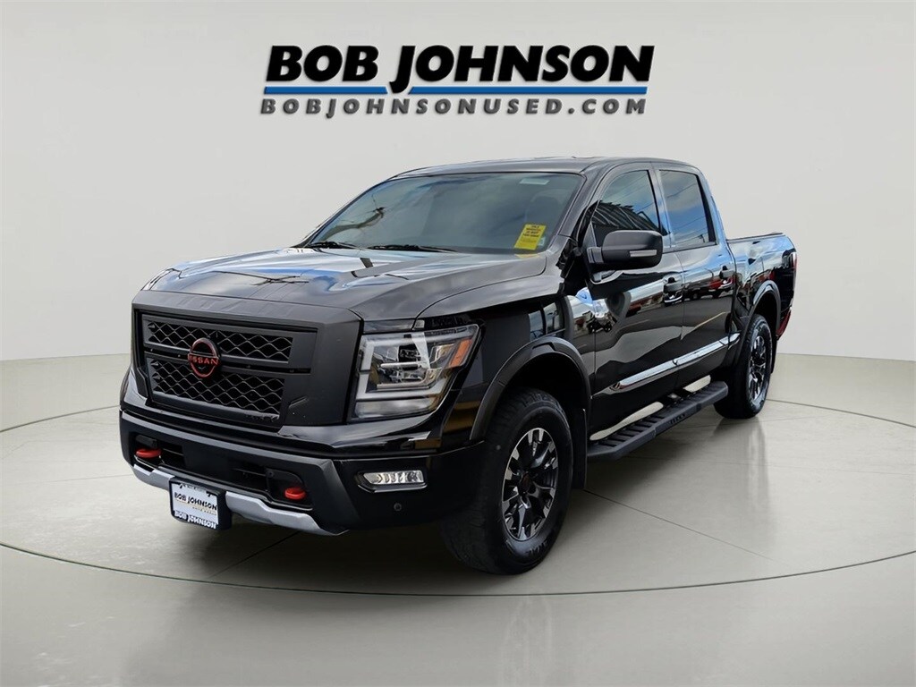 2023 Nissan Titan PRO-4X photo 3