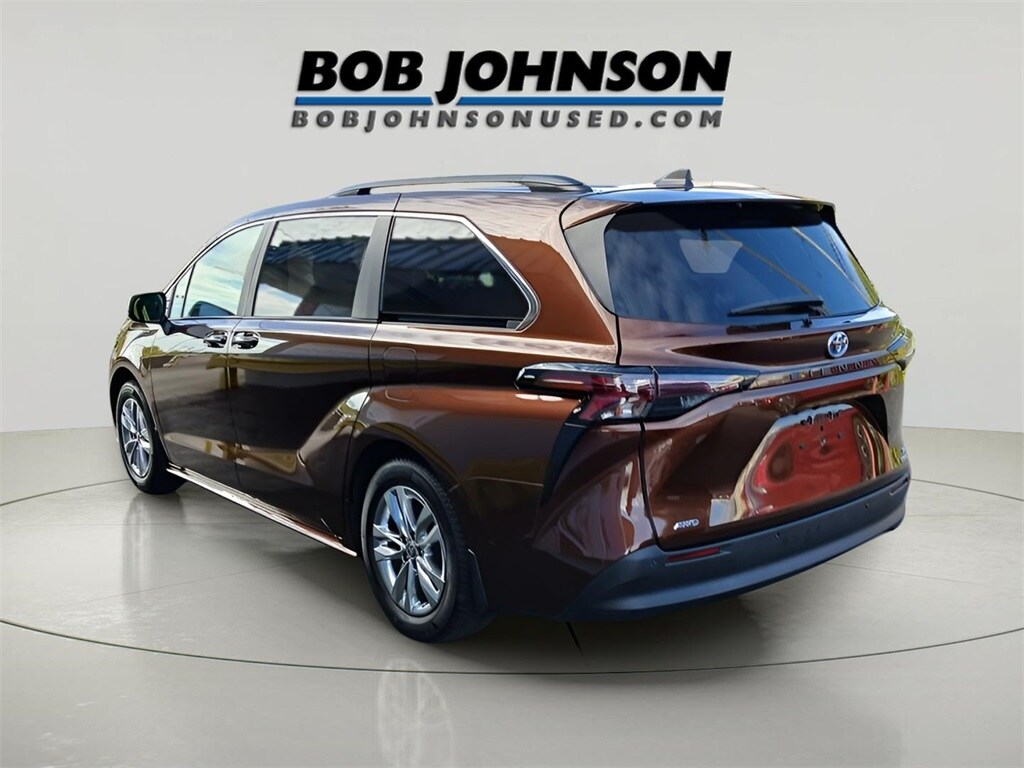 2023 Toyota Sienna XLE photo 4