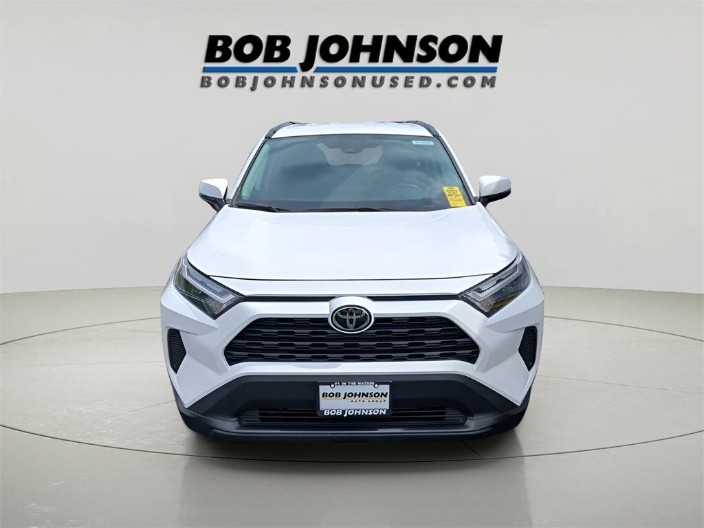 2025 Toyota RAV4 XLE photo 2