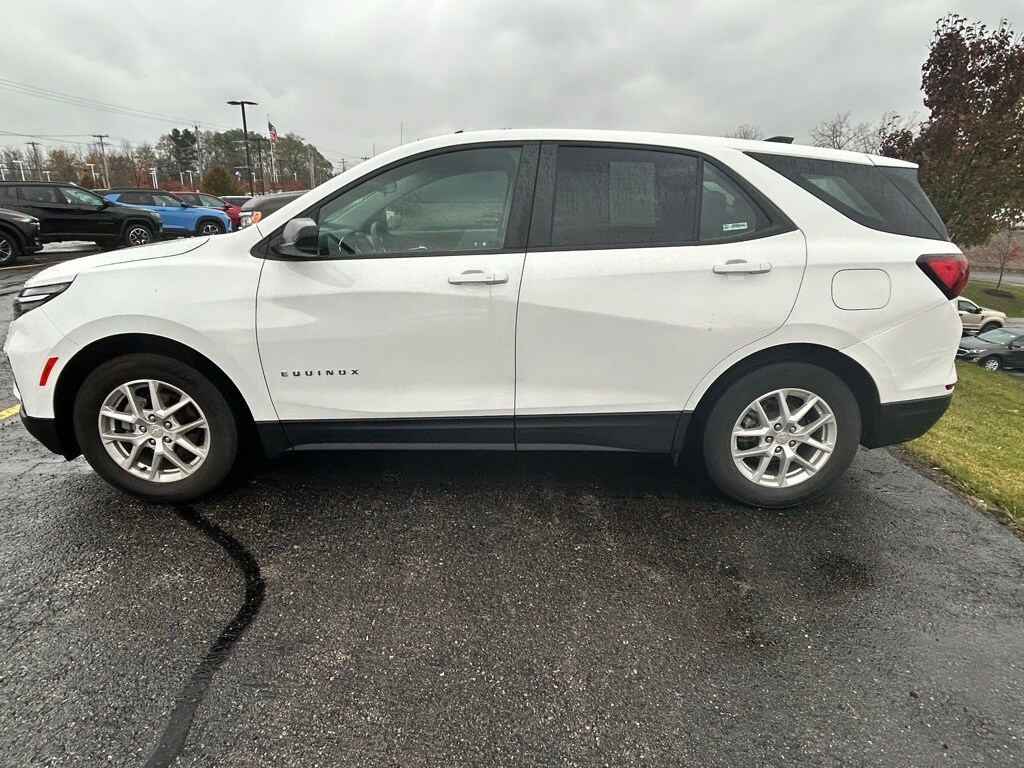 2022 Chevrolet Equinox LS photo 4