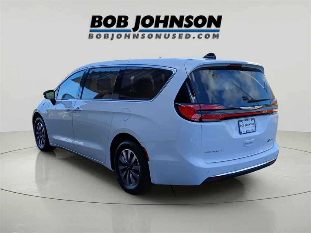 Used 2024 Chrysler Pacifica Plug-In Hybrid Select Van Passenger Van