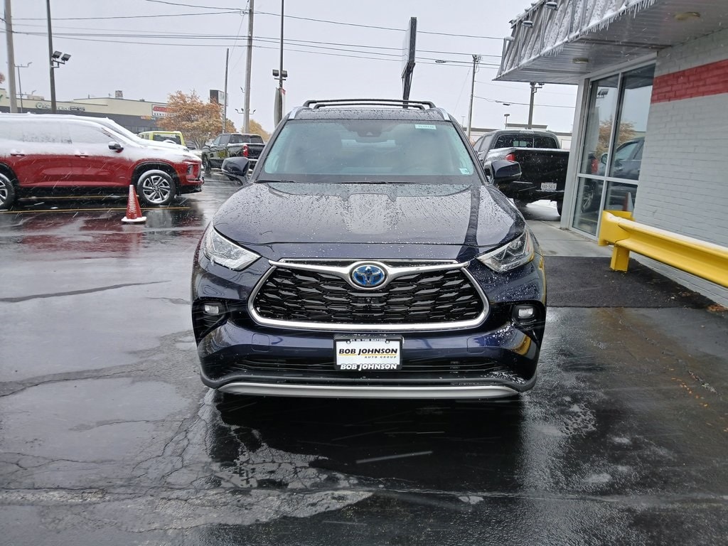 Used 2023 Toyota Highlander Hybrid Platinum SUV