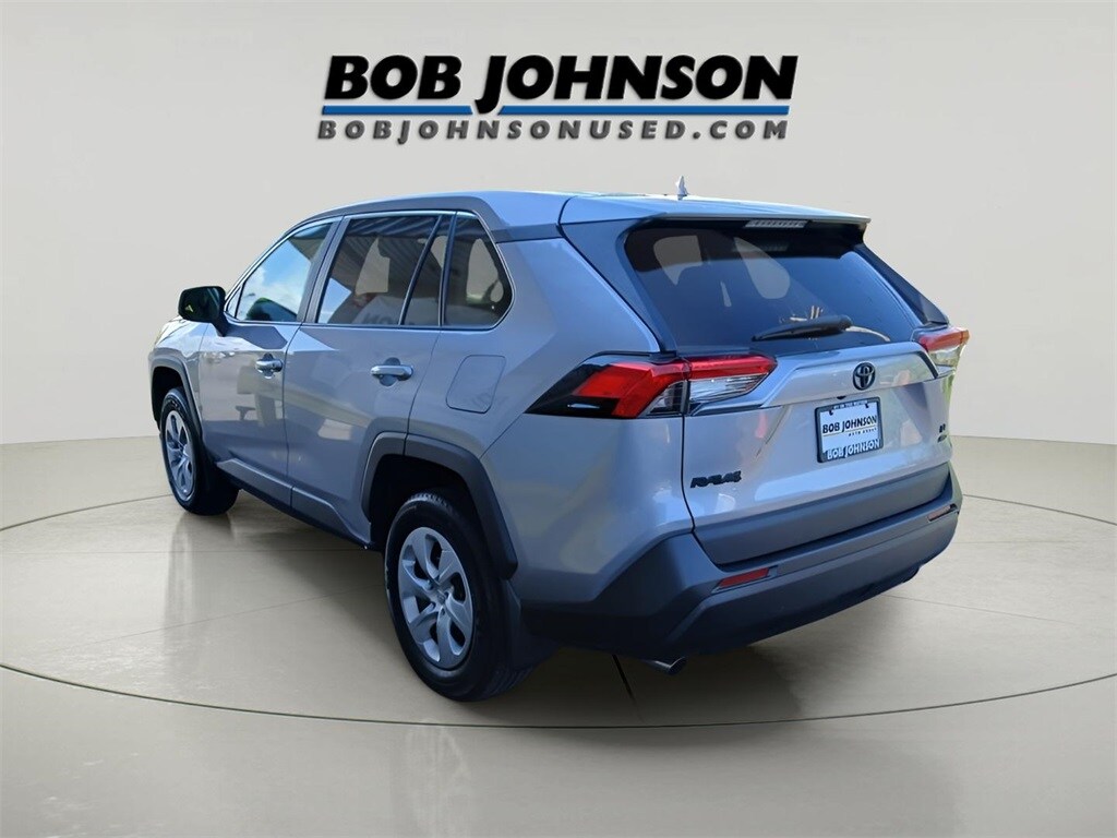 2023 Toyota RAV4 LE photo 4