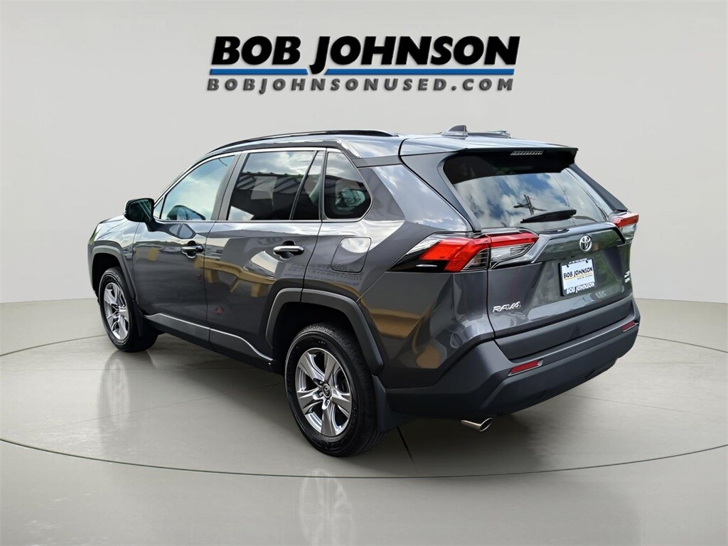 2023 Toyota RAV4 XLE photo 4