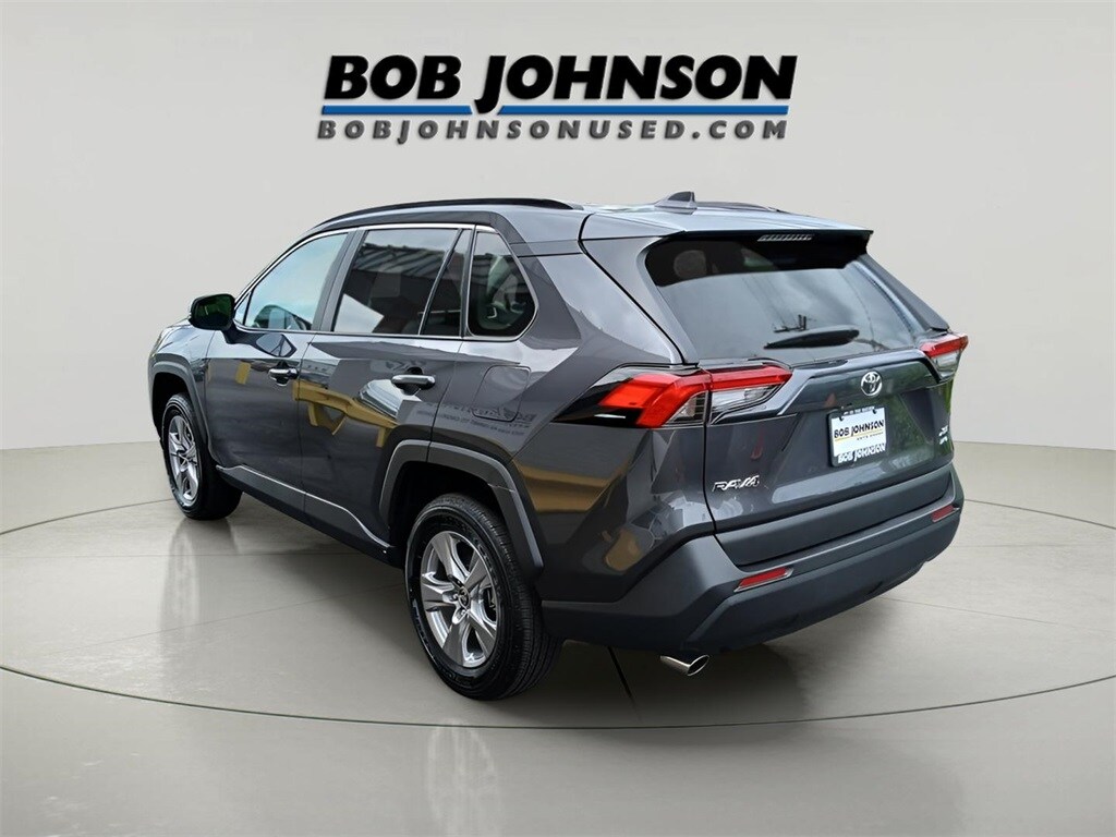 2025 Toyota RAV4 XLE photo 2
