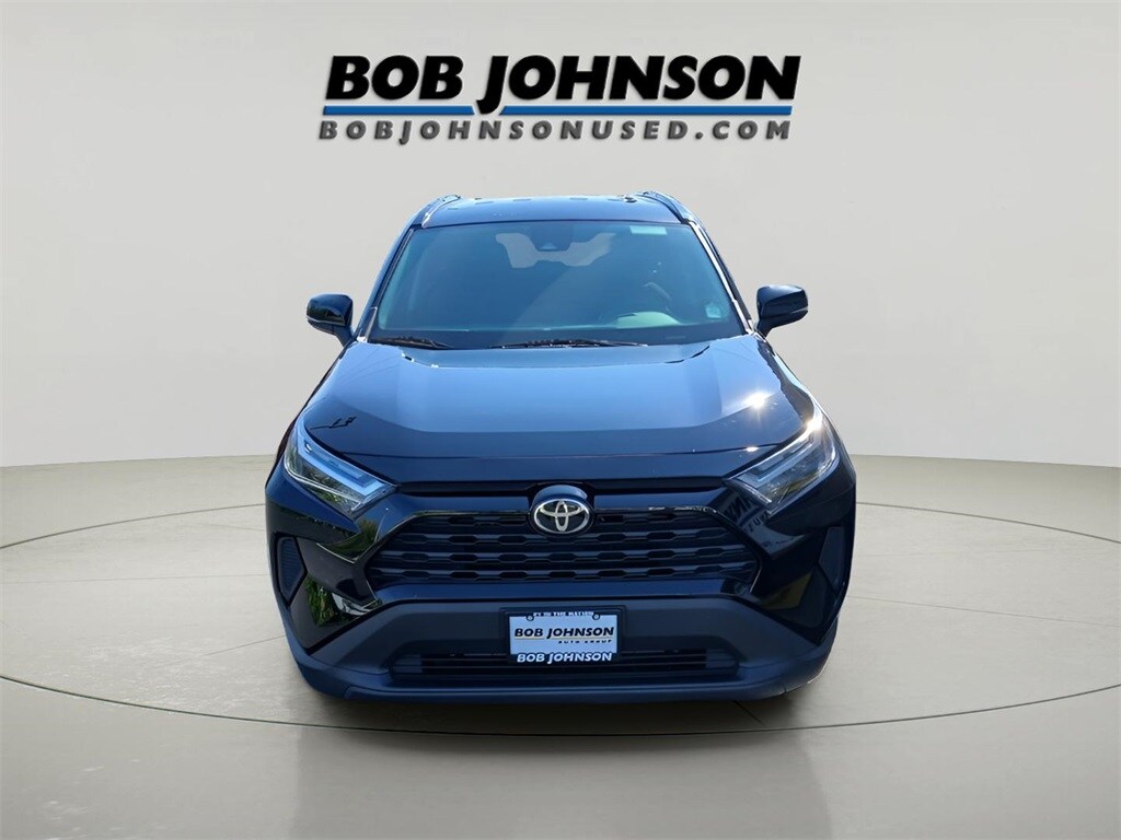 2022 Toyota RAV4 XLE photo 2