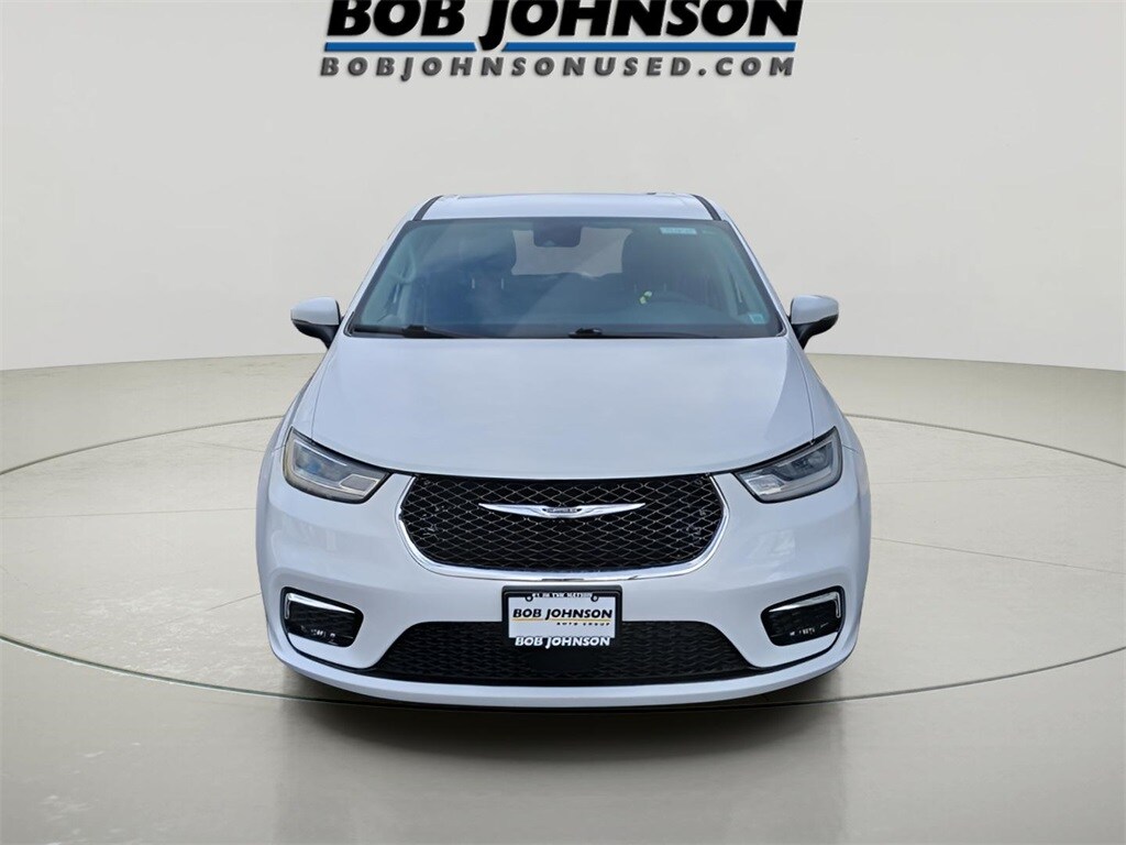 2023 Chrysler Pacifica Hybrid Touring L photo 2