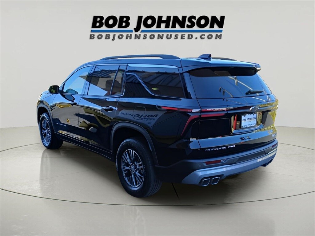 Used 2024 Chevrolet Traverse LT SUV