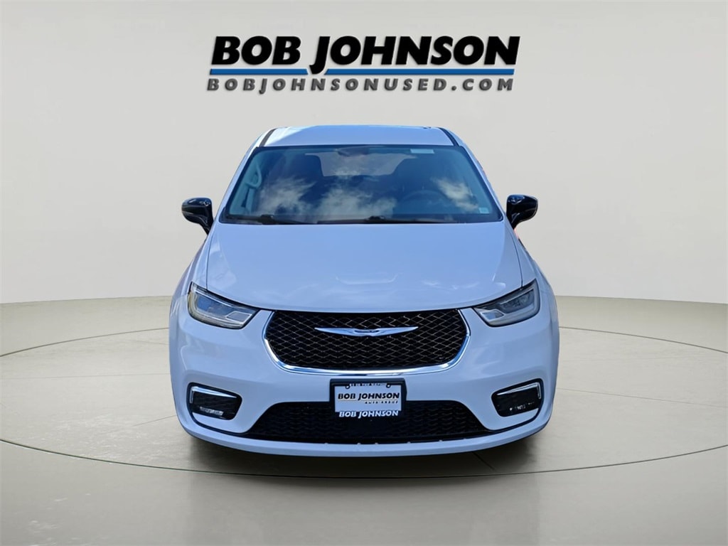 Used 2024 Chrysler Pacifica Plug-In Hybrid Select Van Passenger Van