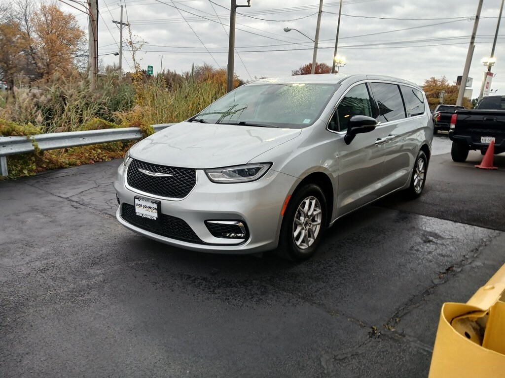 Used 2024 Chrysler Pacifica Touring L Van Passenger Van