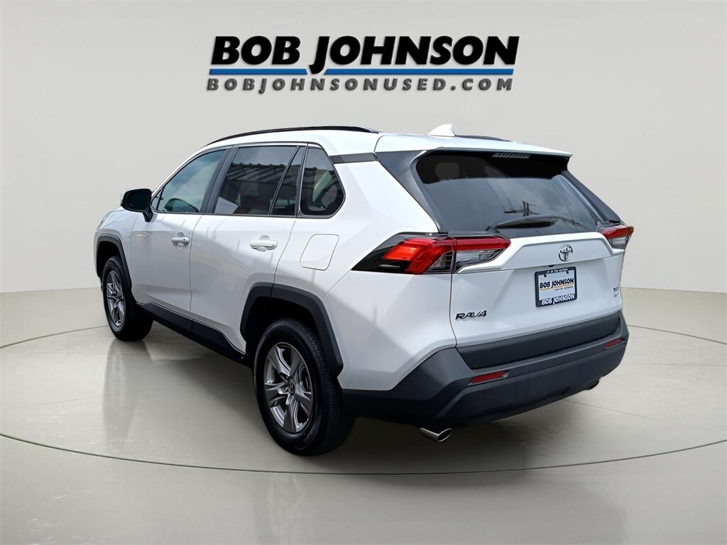 2025 Toyota RAV4 XLE photo 4