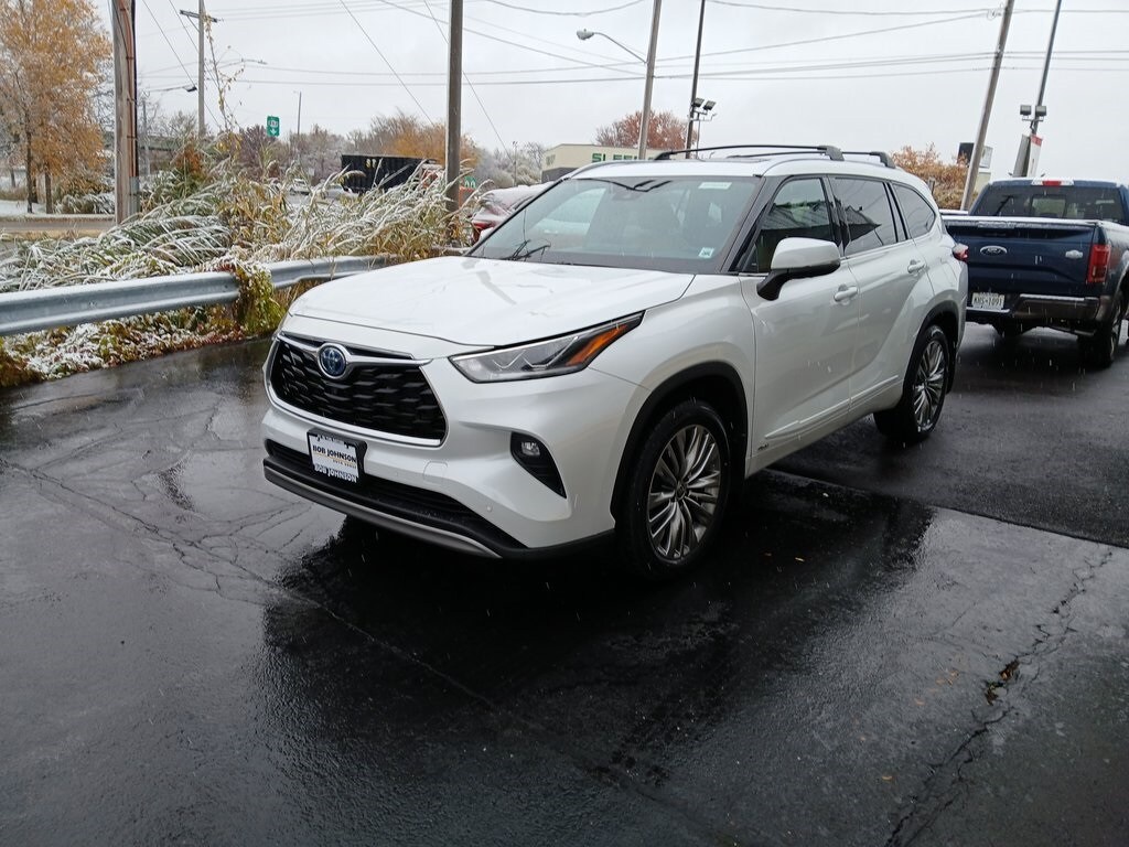 2022 Toyota Highlander Hybrid Platinum photo 3