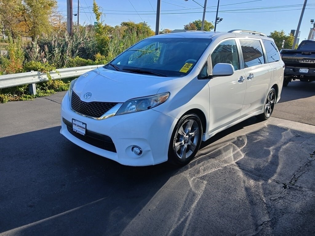 2014 Toyota Sienna SE photo 2