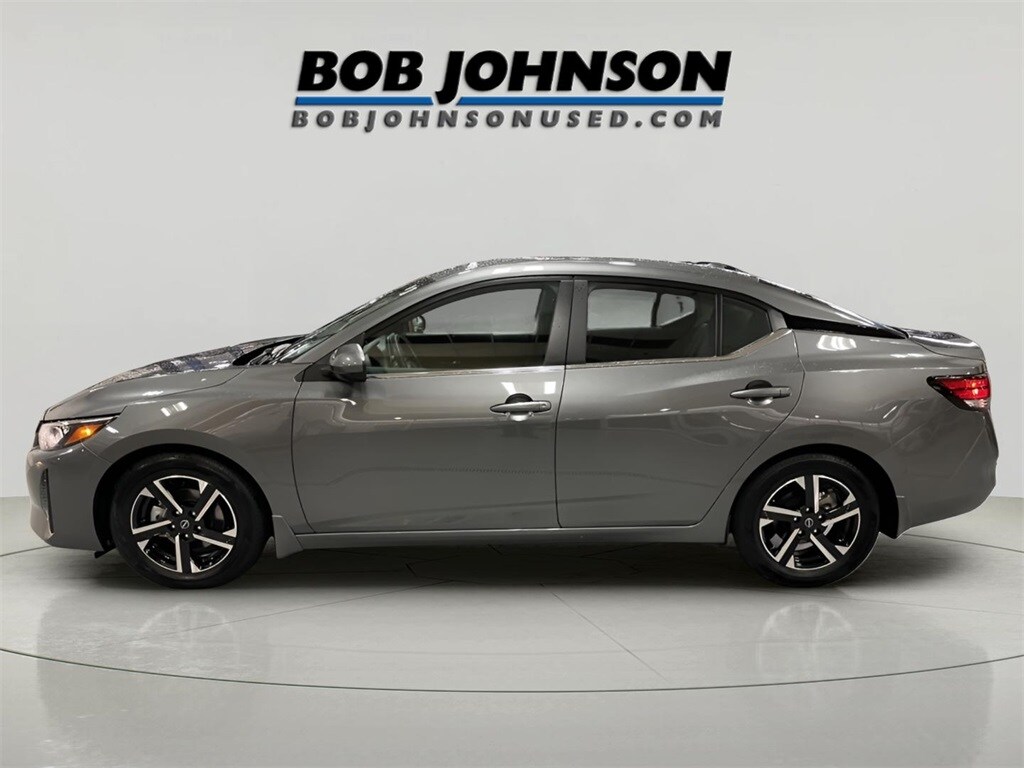 2025 Nissan Sentra SV photo 3