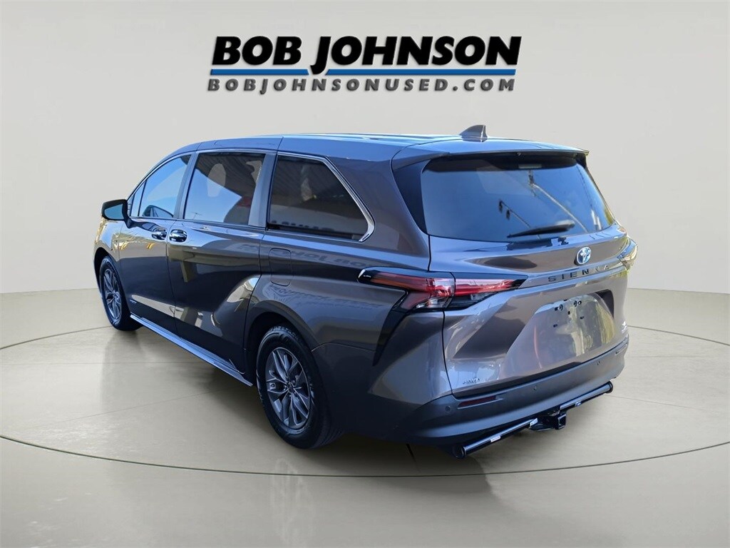 2021 Toyota Sienna XLE photo 4