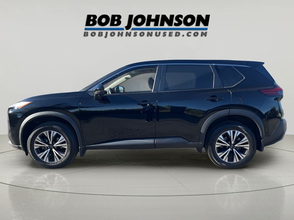 2022 Nissan Rogue SV photo 4