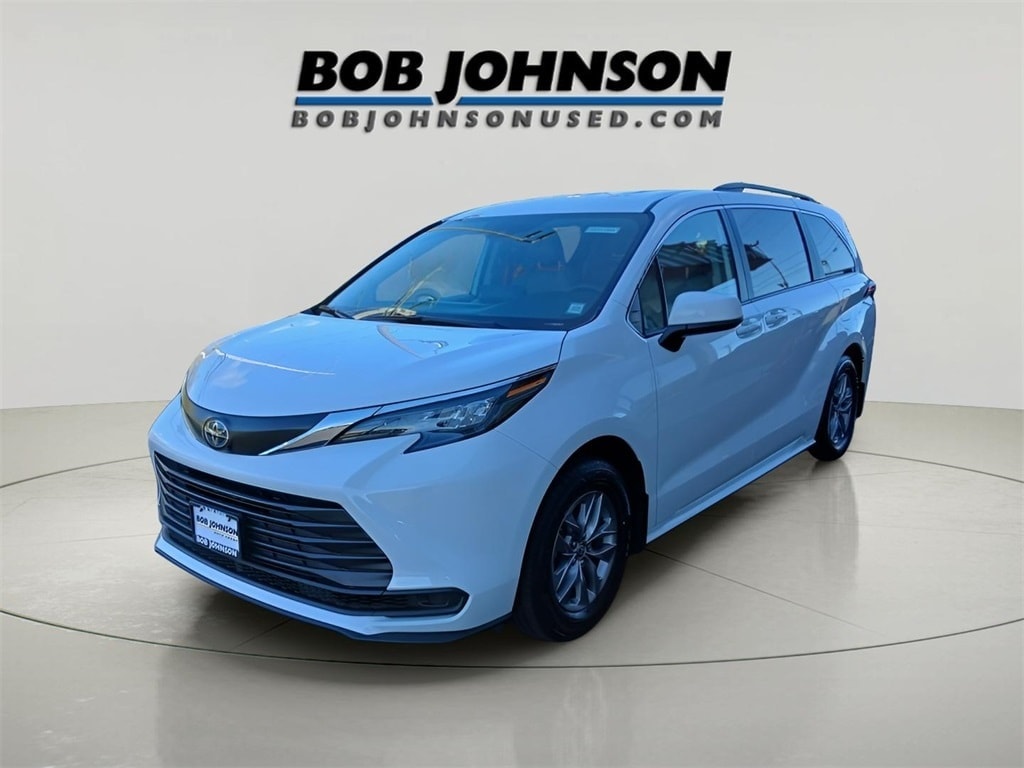 Used 2024 Toyota Sienna LE 8 Passenger Van Passenger Van
