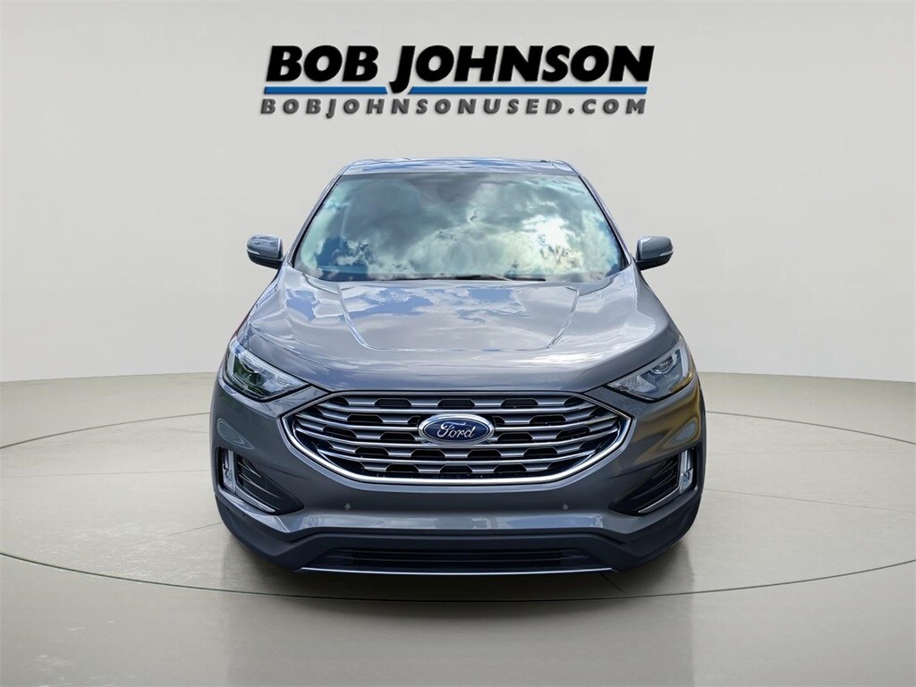 2022 Ford Edge Titanium photo 2