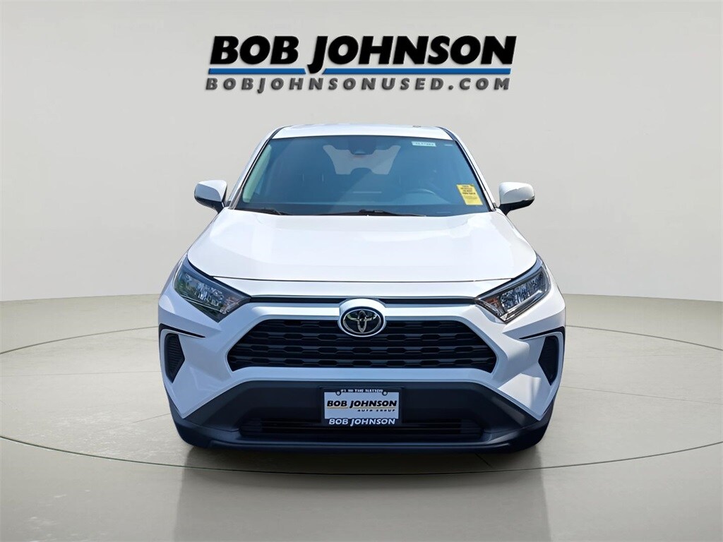 2022 Toyota RAV4 LE photo 2