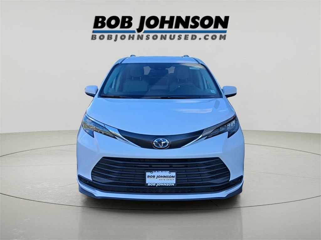 Used 2024 Toyota Sienna LE 8 Passenger Van Passenger Van