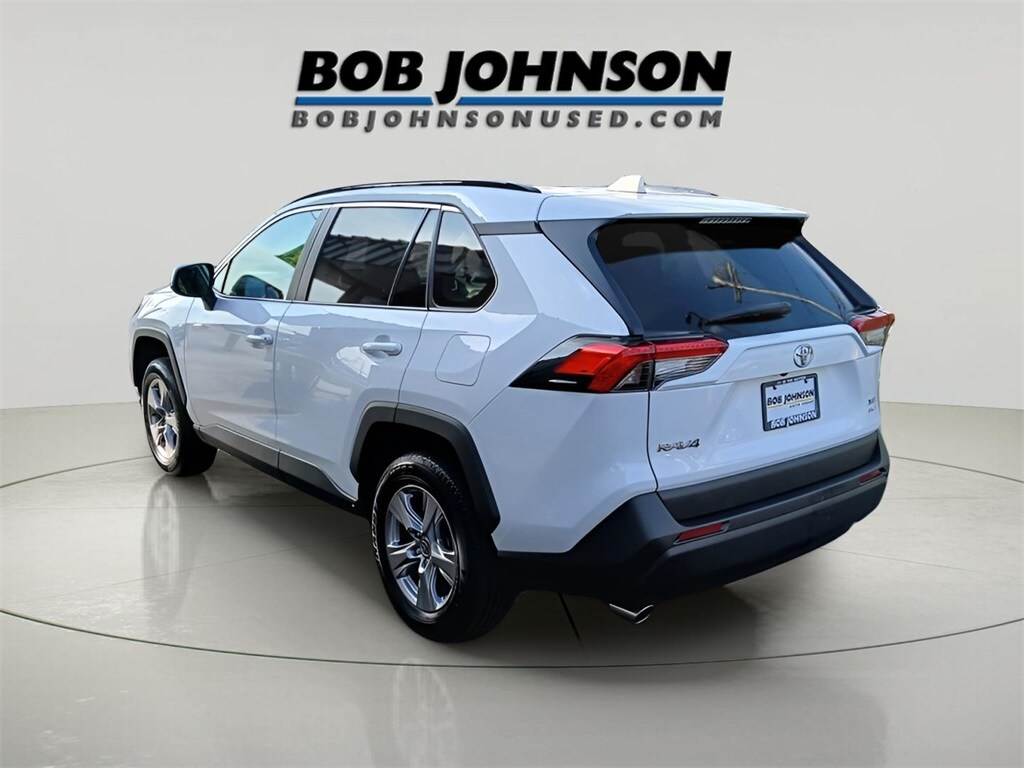 2024 Toyota RAV4 XLE photo 3