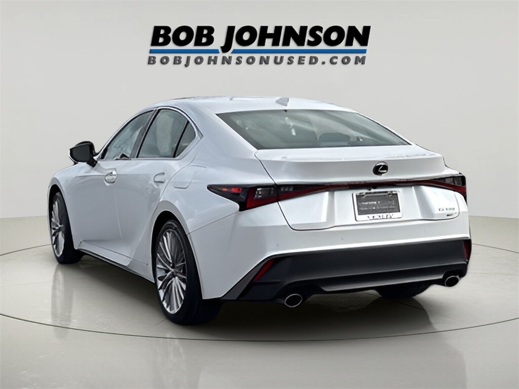 2023 Lexus IS 300 photo 4
