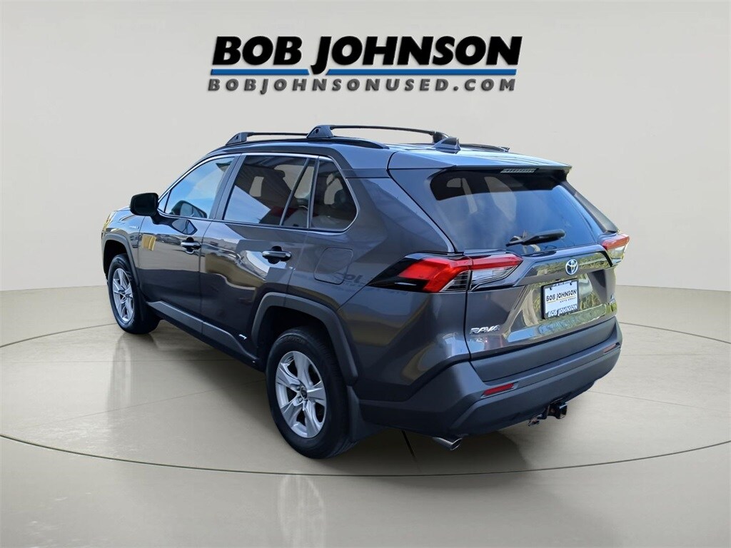 2021 Toyota RAV4 Hybrid LE photo 4