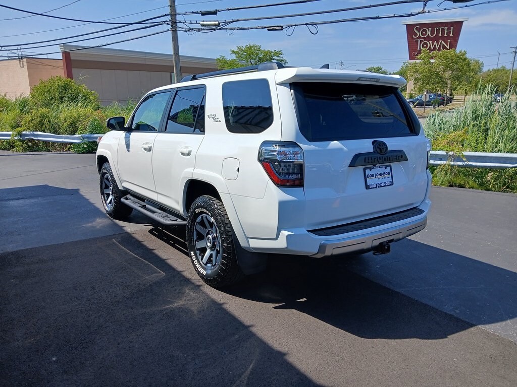 2019 Toyota 4Runner TRD Off-Road photo 2