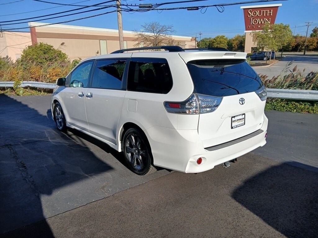 2014 Toyota Sienna SE photo 3