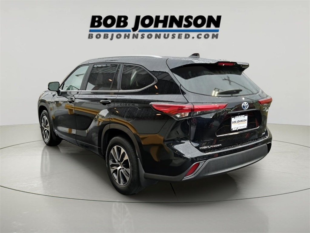 Used 2023 Toyota Highlander Hybrid XLE SUV