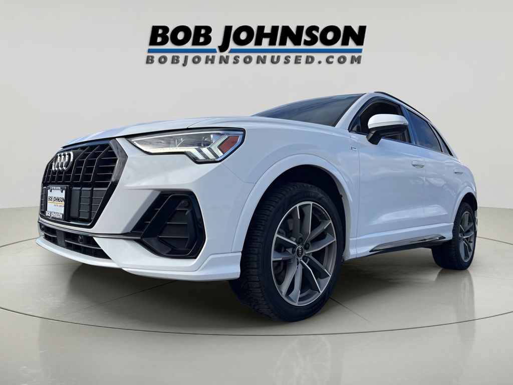 2021 Audi Q3 45 TFSI S line Premium photo 3