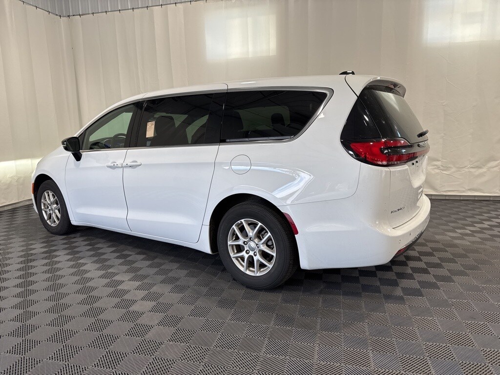 Used 2025 Chrysler Pacifica Select Van Passenger Van